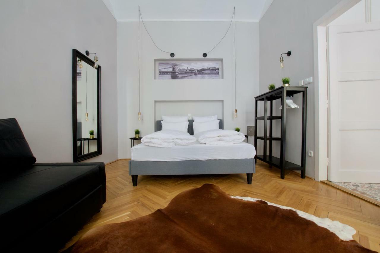 Standard By Hi5 - Steindl Street Apartmán